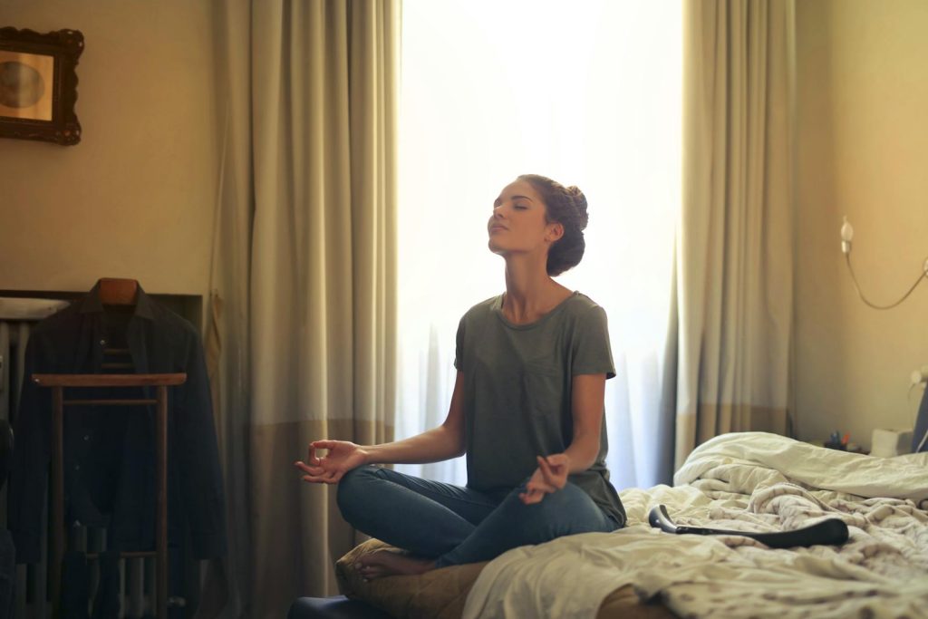 Vaje za sproščanje z meditacijo v domačem okolju